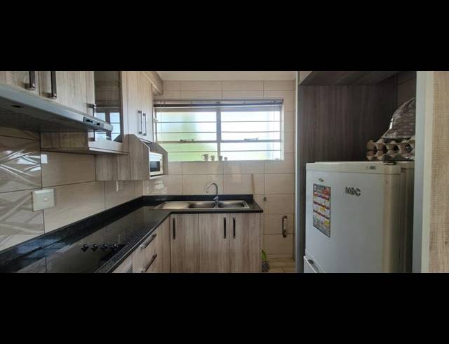 2 BEDROOM TOWNHOUSE FOR SALE IN RACEVIEW